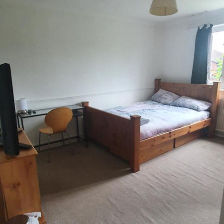 Spacious And Serene Stay Near Milton Keynes Centre Willen Pokoj fotografie