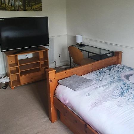 Spacious And Serene Stay Near Milton Keynes Centre Willen Pokoj fotografie