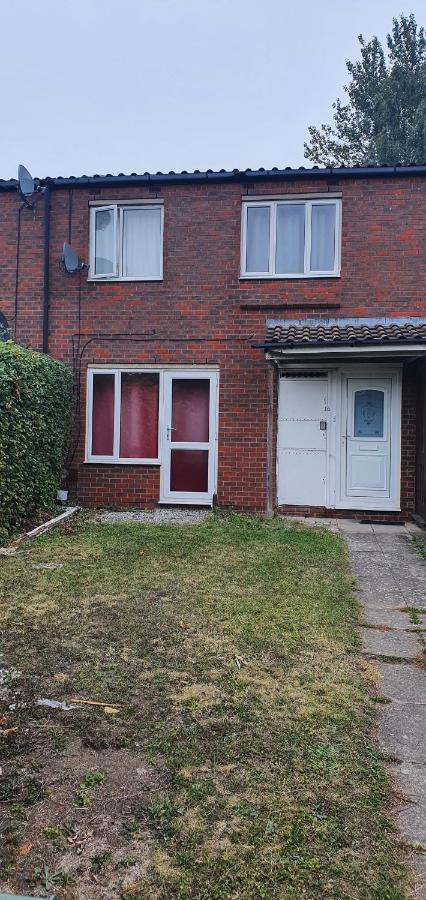 Spacious And Serene Stay Near Milton Keynes Centre Willen Exteriér fotografie