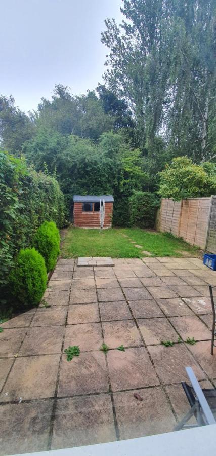 Spacious And Serene Stay Near Milton Keynes Centre Willen Exteriér fotografie