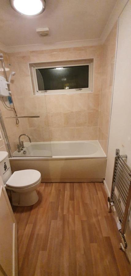 Spacious And Serene Stay Near Milton Keynes Centre Willen Exteriér fotografie
