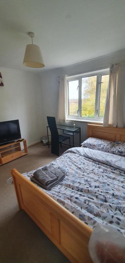Spacious And Serene Stay Near Milton Keynes Centre Willen Exteriér fotografie